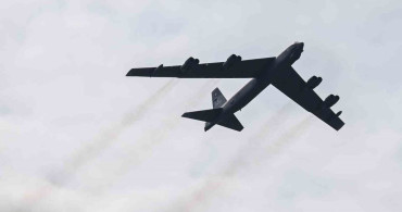 California'da b-52 bombardıman uçağı düştü