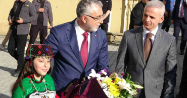 Çalışma ve sosyal güvenlik bakanı vedat ışıkhan ardahan'da temaslarda bulundu