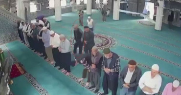 Camide Kalp Krizi Geçiren Yaşlı Adam, İmamın Müdahalesiyle Hayata Döndü