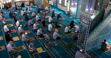 Camilerde teravih namazı kılınacak mı? Bu sene teravih namazı camilerde kılınacak mı?