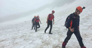 Çamlıhemşin'de doğa yürüyüşünde kaybolan üç turiste ulaşılması 10 saat sürdü