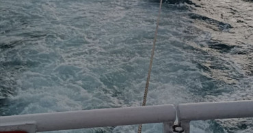 Çanakkale Boğazı'nda Arızalanan Tekne Kurtarıldı