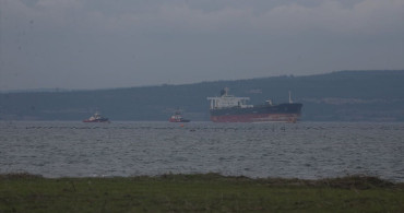 Çanakkale Boğazı'nda Arızalı Tanker Güvenli Bölgeye Alınıyor