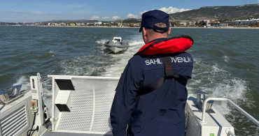Çanakkale Boğazı'nda Sürüklenen Botun Yolcuları Kurtarıldı