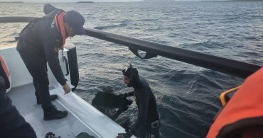 Çanakkale'de Karaya Oturan Teknedeki İki Kişi Kurtarıldı