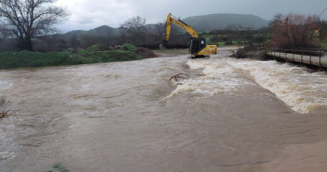 Çanakkale'de Taşan Menderes Çayı'nda Mahsur Kalan Kişi Kurtarıldı