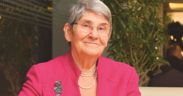 Canan Karatay: Kurtlu Elma Yiyin!