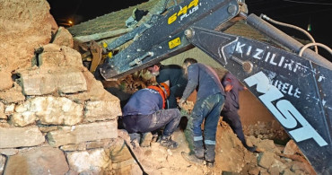 Çankırı'da Çöken Ahırda 15 Büyükbaş Hayvandan 5'i Hayatını Kaybetti