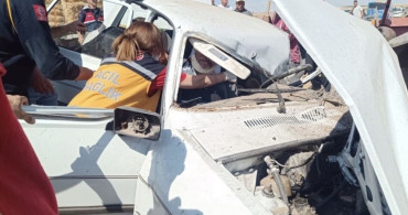 Çankırı'da otomobil park halindeki traktöre çarptı: 3 ölü, 1 yaralı