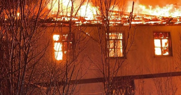 Çankırı'nın Ilgaz İlçesinde Yangın İki Evi Küle Çevirdi