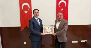 Çavdarhisar kaymakamı murat ak’a fahri hemşehrilik beratı verildi