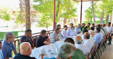 Çavuşoğlu ve Pütün Beyağaç'ta vatandaşlarla bir araya geldi