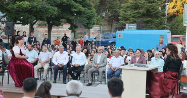 Çayırova'da açık hava tiyatro gösterisi ve sertifika töreni