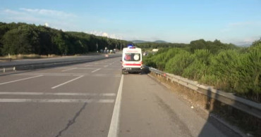 Çekmeköy'de hafif ticari araç kontrolden çıkarak yol kenarına uçtu: 2 yaralı