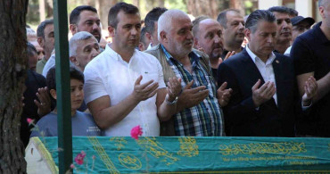 Cenaze dönüşü kazada hayatını kaybeden anne ve 2 oğlu son yolculuklarına uğurlandı