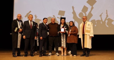 Çetinsaya, erciyes üniversitesi iletişim fakültesi mezuniyet törenine katıldı