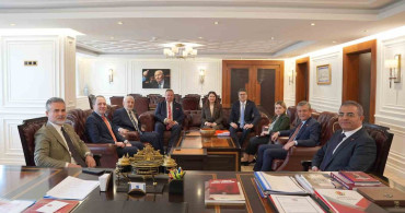 CHP Başkanı Özgür Özel: İran'daki Olaylar Tüm Ülkelerin Ekonomisine Zarar Veriyor