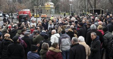 CHP Emekli Maaşları İçin TBMM Önünde Açıklama Yaptı