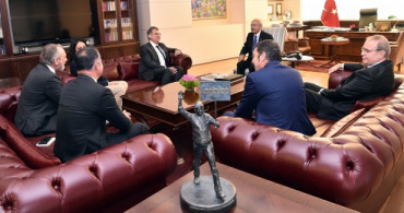 CHP Genel Başkanı Kemal Kılıçdaroğlu Kendi Heykelini Yaptırdı