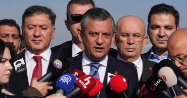 CHP Genel Başkanı Özgür Özel, Bülent Ecevit'in Kabrini Ziyaret Etti