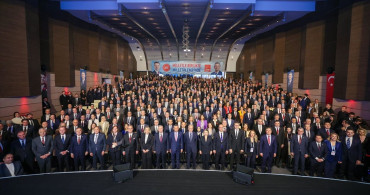 CHP Genel Başkanı Özgür Özel, Parti Buluşmasında Kritik Açıklamalarda Bulundu