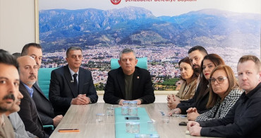 CHP Genel Başkanı Özgür Özel, Şehzadeler Belediyesini Ziyaret Etti