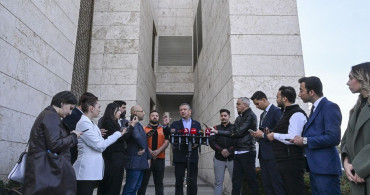 CHP Genel Başkanı Özgür Özel'den Gazetecilere Destek