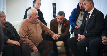 CHP Genel Başkanı Özgür Özel'den Şehit Hava Pilot Yarbay Korkmaz'a Taziye Ziyareti