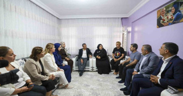 CHP Grup Başkanı Özel, Rojin Kabaiş’in ailesini ziyaret etti
