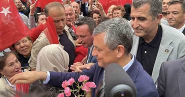 CHP grup başkanı özgür özel, burdur'da vatandaşlarla buluştu