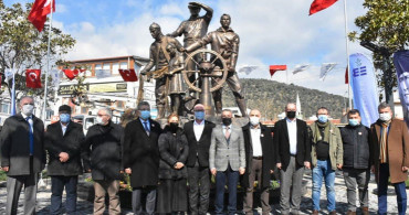 CHP'li Edremit Belediyesi'nin Yaptırdığı Heykel Açıldı