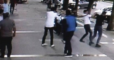 Chp'li Gençler Birbirlerine Tekme Tokat Girdiler