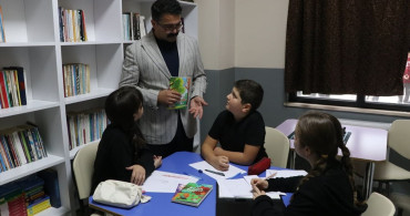 Çınarcık'ta Öğrenciler Yazarlık Atölyesinde Üçüncü Kitap İçin Hazırlanıyor