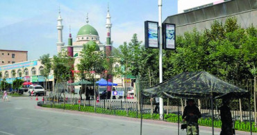 Çinli Otoriterler Uygur Cami Ve Türbelerini Yıkıyor