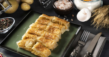 Yufka börek nasıl yapılır? Hazır yufkadan yapılan patatesli çıtır börek tarifi 