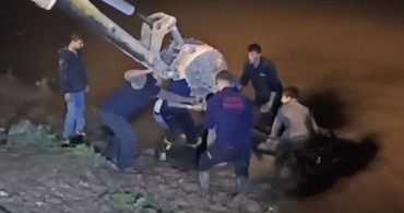 Cizre'de Dicle Nehri'nde Mahsur Kalan İnek Kurtarıldı