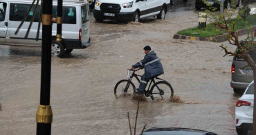 Cizre'de Sağanak Yağış Hayatı Olumsuz Etkiledi