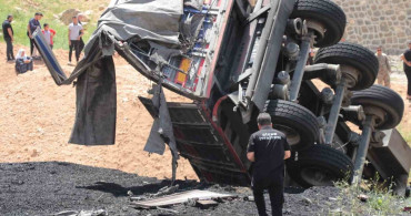 Cizre'de Tır Kazası: Sürücü Yangında Hayatını Kaybetti