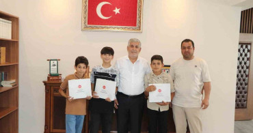 Çocuklar, suyun parasını kameraya göstererek müftülükte ağırlandı