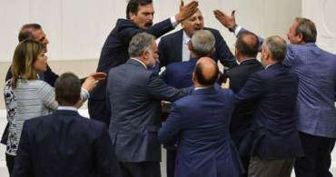 Çoklu Baro Görüşmelerinde Gerginlik! Ahmet Şık'a Ceza Verildi