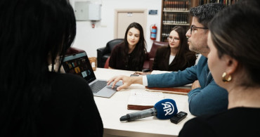 ÇOMÜ Rektörü Erenoğlu, İletişim Fakültesi Öğrencileriyle 'Yılın Kareleri' Oylamasına Katıldı