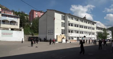 Çöp değil sanat eseri: Öğretmen Hatice Şentürk’ten ilham veren geri dönüşüm projesi