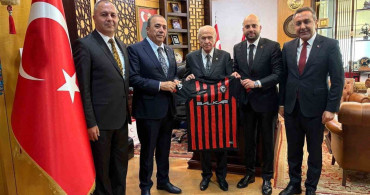 Çorum FK Forması MHP Lideri Bahçeli’ye Takdim Edildi