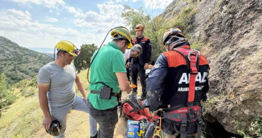 Çorum'da define ararken mağarada sıkışan şahsı kurtarma çalışmaları sürüyor