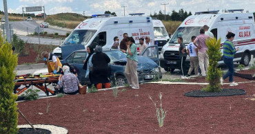 Çorum'da hafif ticari araç ile otomobil çarpıştı: 2'si ağır 5 yaralı