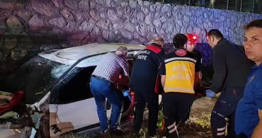 Çorum'da Hafif Ticari Araç İstinat Duvarından Düştü: 2 Yaralı