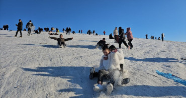 Çorum'da Kar Eğlencesi: Çocuklar Kayarak Eğlendi