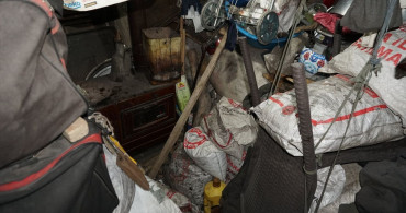 Çorum'da Müstakil Evden 4 Kamyon Çöp Çıkarıldı