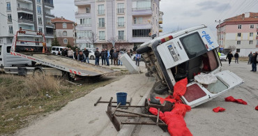 Çorum'da Tarım İşçilerini Taşıyan Minibüs ile Otomobil Çarpıştı