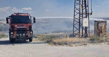 Çorum'un Alaca ilçesinde örtü yangını itfaiye ekipleri tarafından söndürüldü